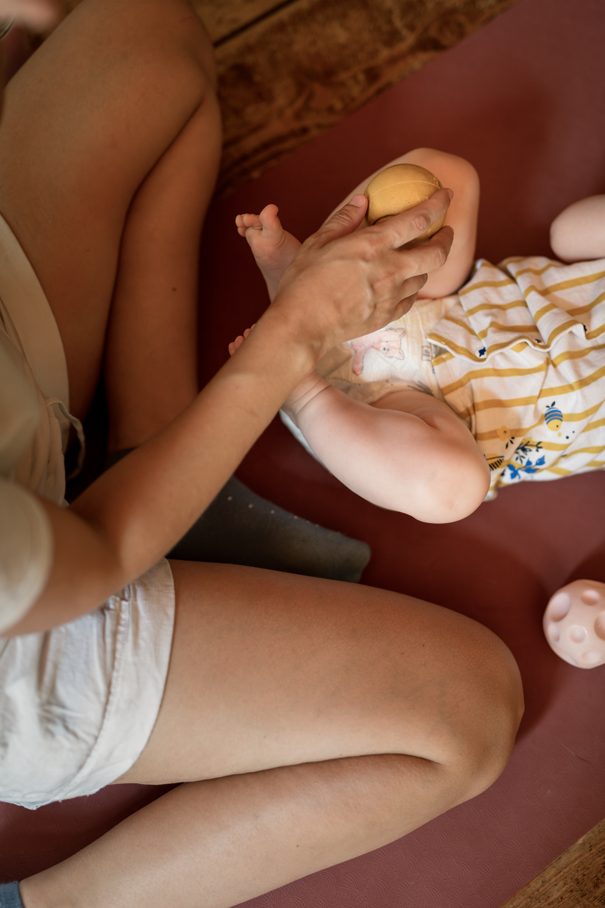 Atelier de massage bébé au festival Devenir Parents 2026